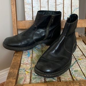 BORN classic black leather ankle boot